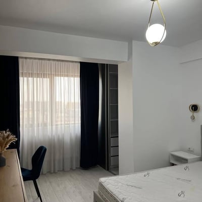 Alquiler de un cómodo apartamento amueblado de 2 habitaciones, 55 m², Constanța, Rumanía